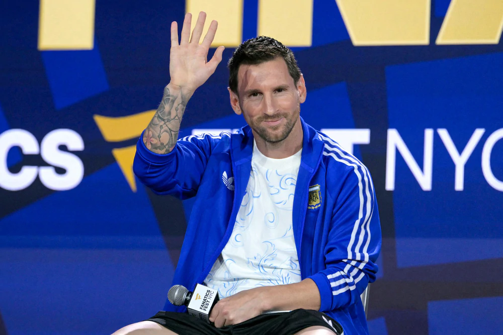 Messi nói về bức ảnh tắm cho Lamine Yamal, tuyên bố đáng chú ý về chung kết World Cup - Ảnh 1. Messi nói về bức ảnh tắm cho Lamine Yamal, tuyên bố đáng chú ý về chung kết World Cup - Ảnh 1.