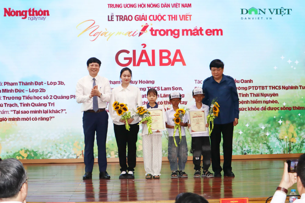 Trao giải cuộc thi viết “Ngày mai trong mắt em”: Lan tỏa khát vọng và nghị lực của thế hệ trẻ - Ảnh 3.