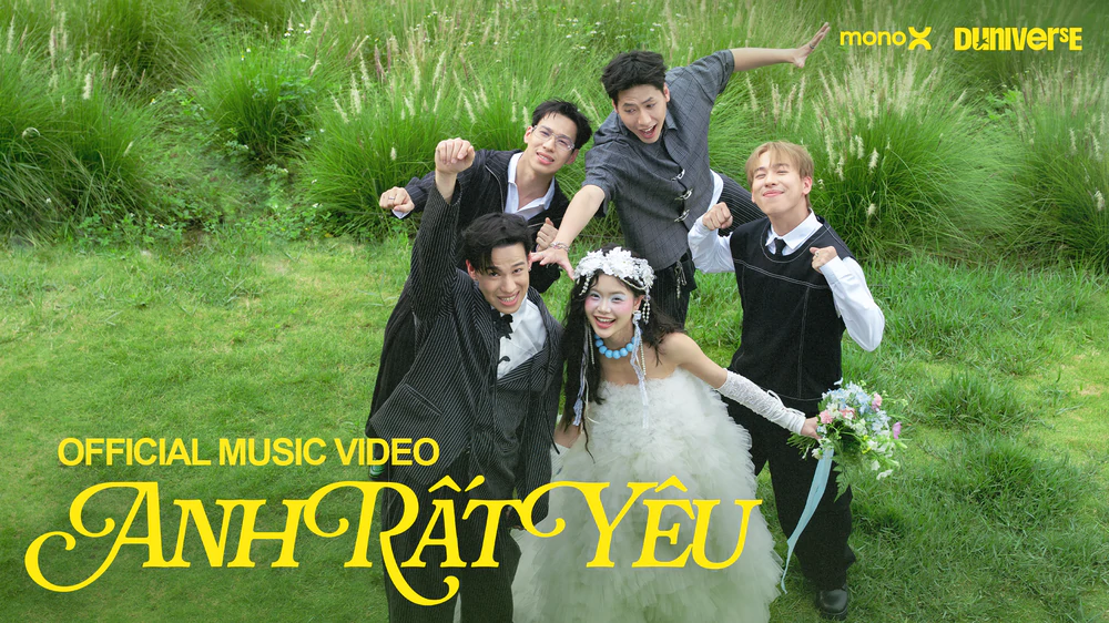 Nhóm nhạc Duniverse ra mắt MV "Anh rất yêu" - Ảnh 1. Nhóm nhạc Duniverse ra mắt MV "Anh rất yêu" - Ảnh 1.