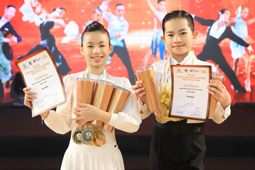 Con trai Phan Hiển-Khánh Thi giành cú đúp HCB tại WDSF World Open Nam Kinh 2026 - Ảnh 1. Con trai Phan Hiển-Khánh Thi giành cú đúp HCB tại WDSF World Open Nam Kinh 2026 - Ảnh 1.