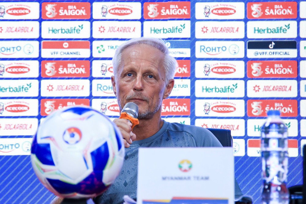 HLV Jorn Andersen: 'Nếu thua tuyển Việt Nam cũng là điều bình thường' - Ảnh 1.