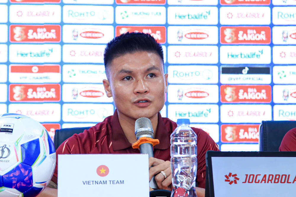 HLV Kim Sang Sik gửi thông điệp mạnh mẽ trước ASEAN Cup - Ảnh 2. HLV Kim Sang Sik gửi thông điệp mạnh mẽ trước ASEAN Cup - Ảnh 2.