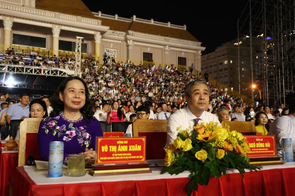 Phó Chủ tịch nước Võ Thị Ánh Xuân dự khai mạc Festival biển Khánh Hòa - Ảnh 1.