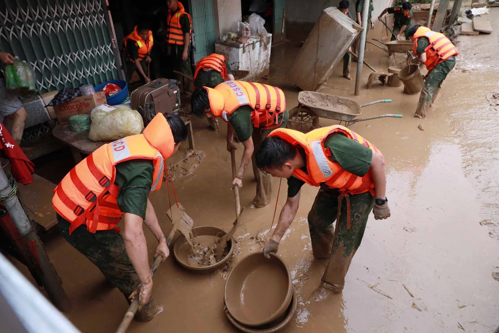Lai Châu khẩn trương khắc phục hậu quả lũ quét tại xã Mường Than - Ảnh 3. Lai Châu khẩn trương khắc phục hậu quả lũ quét tại xã Mường Than - Ảnh 3.