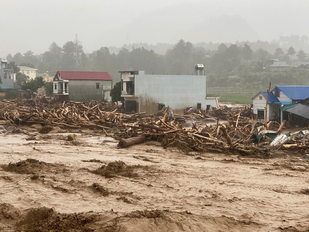 Lai Châu: Lũ quét, sạt lở làm nhiều nhà dân ở Mường Than bị lũ cuốn trôi - Ảnh 7. Lai Châu: Lũ quét, sạt lở làm nhiều nhà dân ở Mường Than bị lũ cuốn trôi - Ảnh 7.