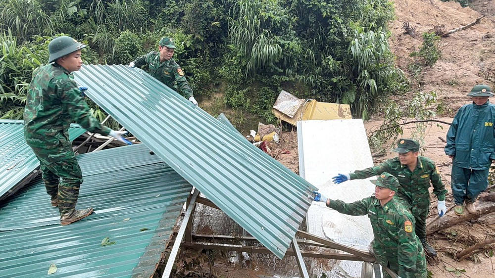 Lai Châu: Lũ quét, sạt lở làm nhiều nhà dân ở Mường Than bị lũ cuốn trôi - Ảnh 10. Lai Châu: Lũ quét, sạt lở làm nhiều nhà dân ở Mường Than bị lũ cuốn trôi - Ảnh 10.