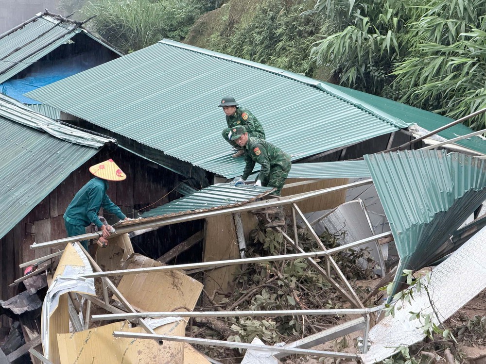 Lai Châu: Lũ quét, sạt lở làm nhiều nhà dân ở Mường Than bị lũ cuốn trôi - Ảnh 12. Lai Châu: Lũ quét, sạt lở làm nhiều nhà dân ở Mường Than bị lũ cuốn trôi - Ảnh 12.
