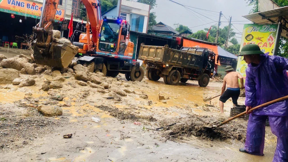 Lào Cai: Mưa lũ gây thiệt hại hơn 2,7 tỷ đồng, nhiều tuyến giao thông bị chia cắt - Ảnh 3. Lào Cai: Mưa lũ gây thiệt hại hơn 2,7 tỷ đồng, nhiều tuyến giao thông bị chia cắt - Ảnh 3.