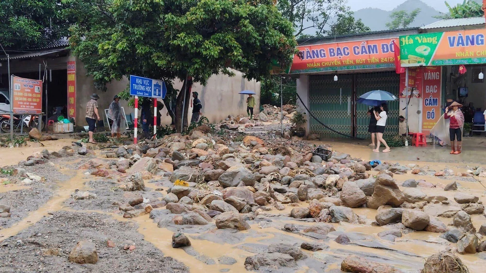 Lào Cai: Mưa lũ gây thiệt hại hơn 2,7 tỷ đồng, nhiều tuyến giao thông bị chia cắt - Ảnh 1. Lào Cai: Mưa lũ gây thiệt hại hơn 2,7 tỷ đồng, nhiều tuyến giao thông bị chia cắt - Ảnh 1.
