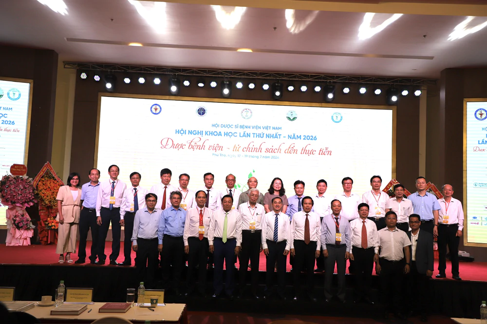 Thiệt hại 42 tỷ đô la mỗi năm vì sai sót thuốc và bài toán định vị lại dược sĩ bệnh viện - Ảnh 2. Thiệt hại 42 tỷ đô la mỗi năm vì sai sót thuốc và bài toán định vị lại dược sĩ bệnh viện - Ảnh 2.