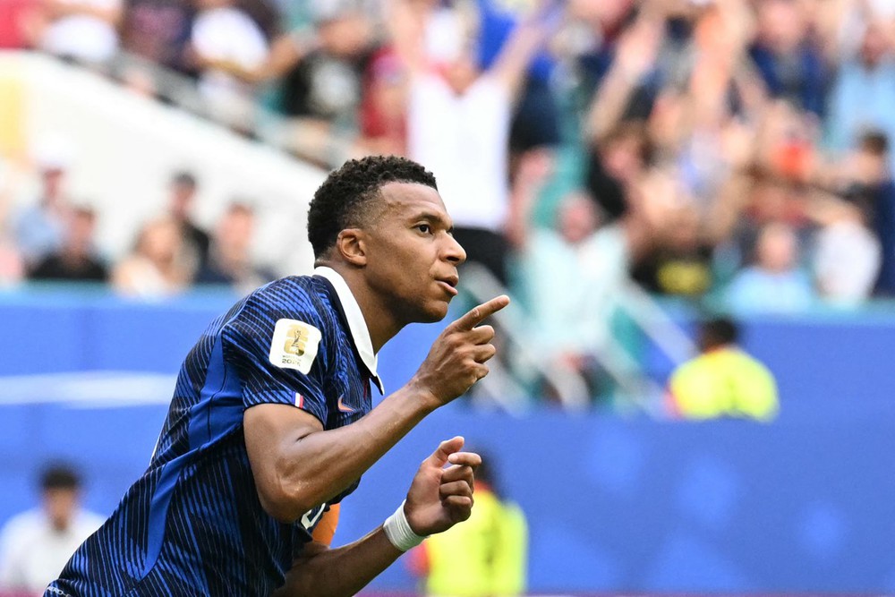 Mbappe vượt Messi để trở thành cây săn bàn vĩ đại nhất lịch sử World Cup - Ảnh 1. Mbappe vượt Messi để trở thành cây săn bàn vĩ đại nhất lịch sử World Cup - Ảnh 1.