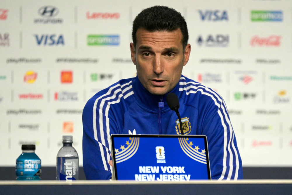 HLV Argentina Lionel Scaloni: "Tây Ban Nha tuyệt vời, nhưng tôi biết điểm yếu của họ" - Ảnh 1. HLV Argentina Lionel Scaloni: "Tây Ban Nha tuyệt vời, nhưng tôi biết điểm yếu của họ" - Ảnh 1.