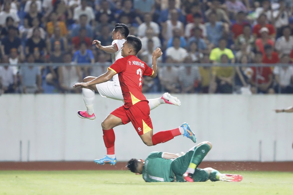 HLV Kim Sang Sik chọn Lê Giang để làm mới khung thành đội tuyển Việt Nam ở ASEAN Cup 2026 - Ảnh 2. HLV Kim Sang Sik chọn Lê Giang để làm mới khung thành đội tuyển Việt Nam ở ASEAN Cup 2026 - Ảnh 2.