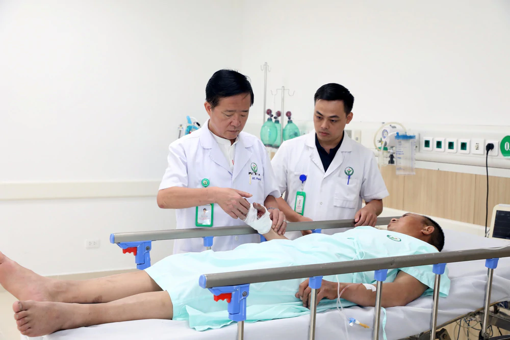 Bệnh viện Hữu nghị Việt Đức cơ sở Ninh Bình tiếp nhận gần 2.200 lượt khám sau hơn 1 tuần hoạt động - Ảnh 2.