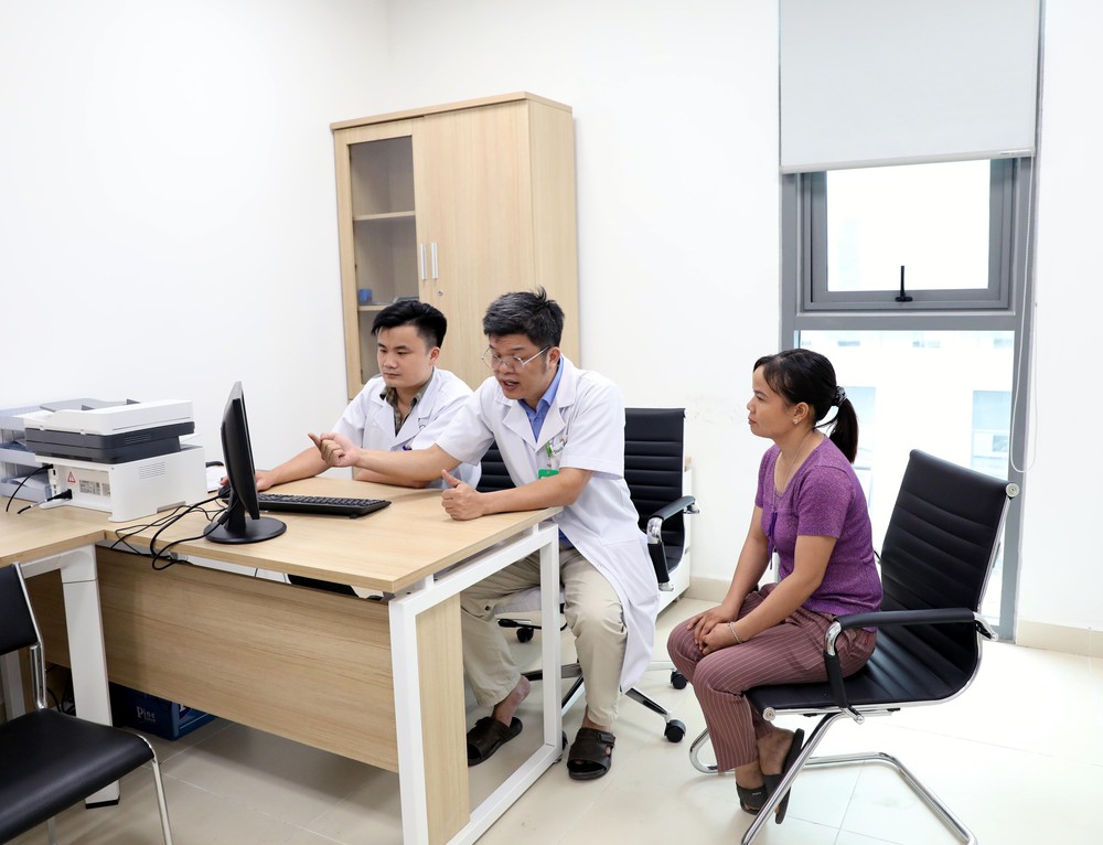 Bệnh viện Hữu nghị Việt Đức cơ sở Ninh Bình tiếp nhận gần 2.200 lượt khám sau hơn 1 tuần hoạt động - Ảnh 1.