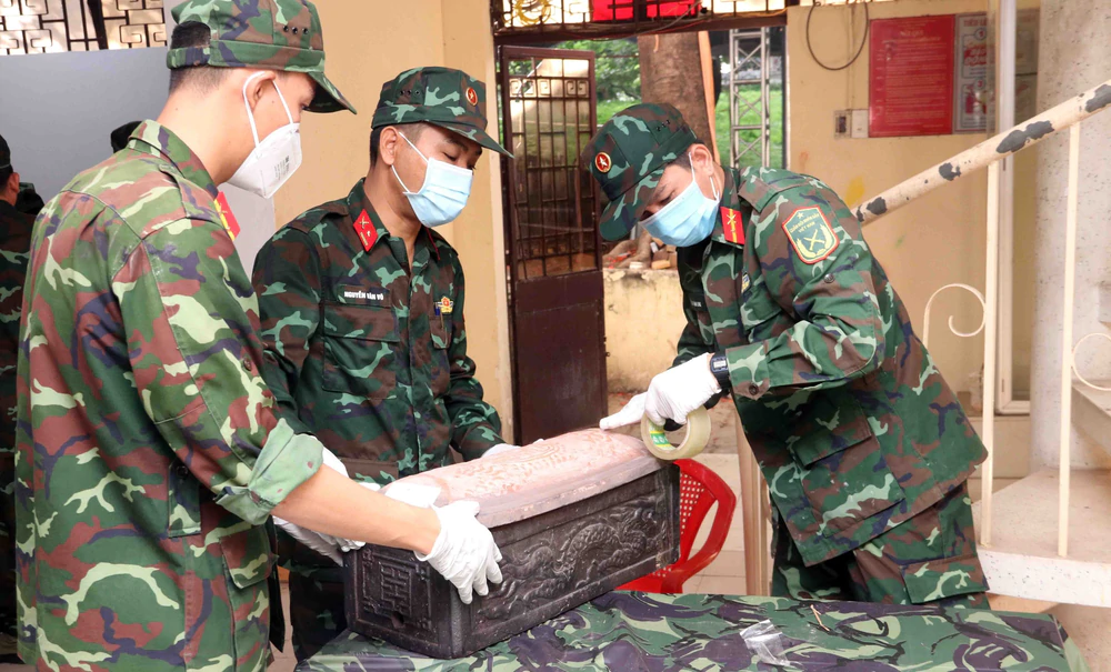 Đã quy tập được 100 hài cốt liệt sĩ tại Công viên Lê Thị Riêng - Ảnh 1. Đã quy tập được 100 hài cốt liệt sĩ tại Công viên Lê Thị Riêng - Ảnh 1.