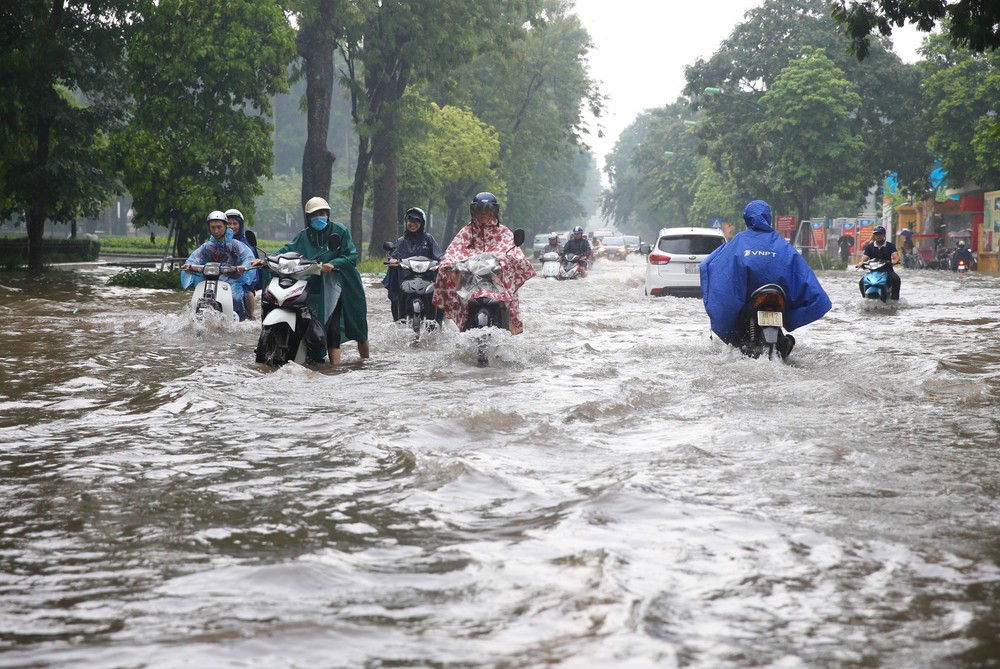 Bắc Bộ mưa lớn diện rộng, Hà Nội chủ động ứng phó nguy cơ lũ quét, sạt lở đất - Ảnh 1. Bắc Bộ mưa lớn diện rộng, Hà Nội chủ động ứng phó nguy cơ lũ quét, sạt lở đất - Ảnh 1.
