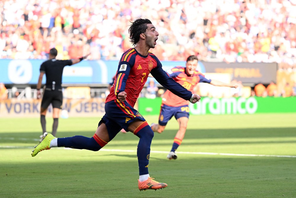 TRỰC TIẾP bóng đá Tây Ban Nha 1-0 Argentina (Hiệp phụ): Torres lập công - Ảnh 4. TRỰC TIẾP bóng đá Tây Ban Nha 1-0 Argentina (Hiệp phụ): Torres lập công - Ảnh 4.
