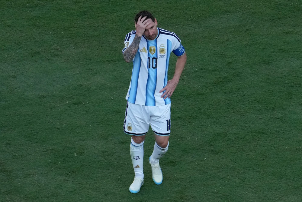 Tin nóng thể thao tối 23/7: Messi sẽ lên tiếng về "thuyết âm mưu"; Pep Guardiola khả năng từ chối LĐBĐ Italy - Ảnh 1.