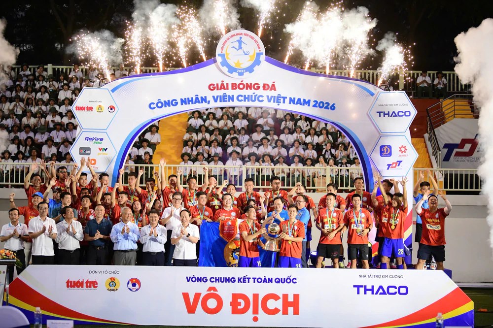Cựu tuyển thủ quốc gia giúp đội nhà vô địch Giải bóng đá Công nhân, viên chức Việt Nam 2026 - Ảnh 3. Cựu tuyển thủ quốc gia giúp đội nhà vô địch Giải bóng đá Công nhân, viên chức Việt Nam 2026 - Ảnh 3.