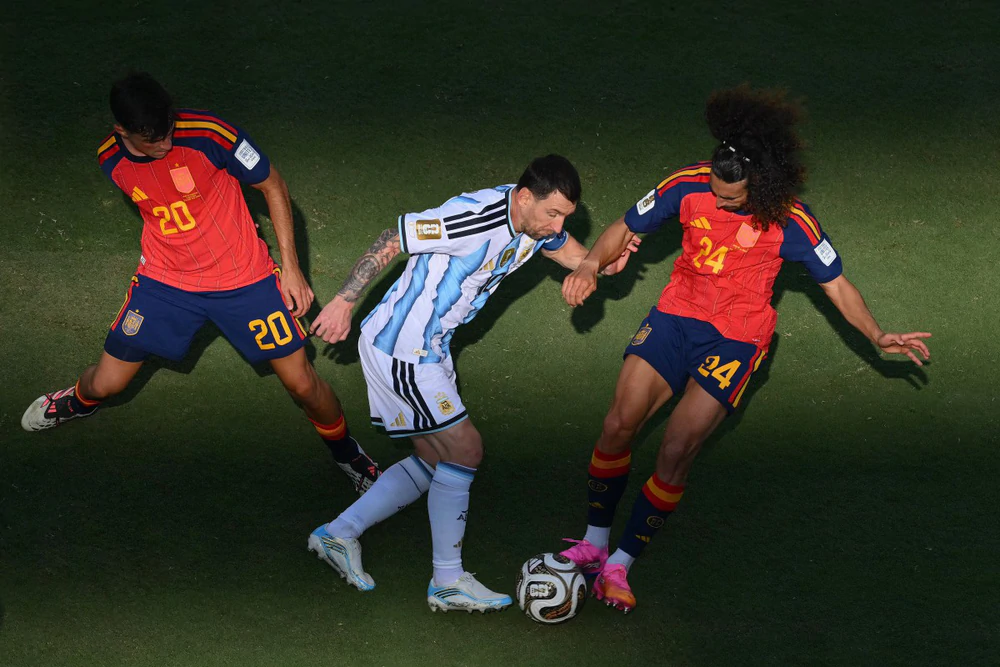 Rooney chỉ trích Messi vì hành động "đòi thẻ đỏ" ở chung kết World Cup 2026 - Ảnh 2. Rooney chỉ trích Messi vì hành động "đòi thẻ đỏ" ở chung kết World Cup 2026 - Ảnh 2.