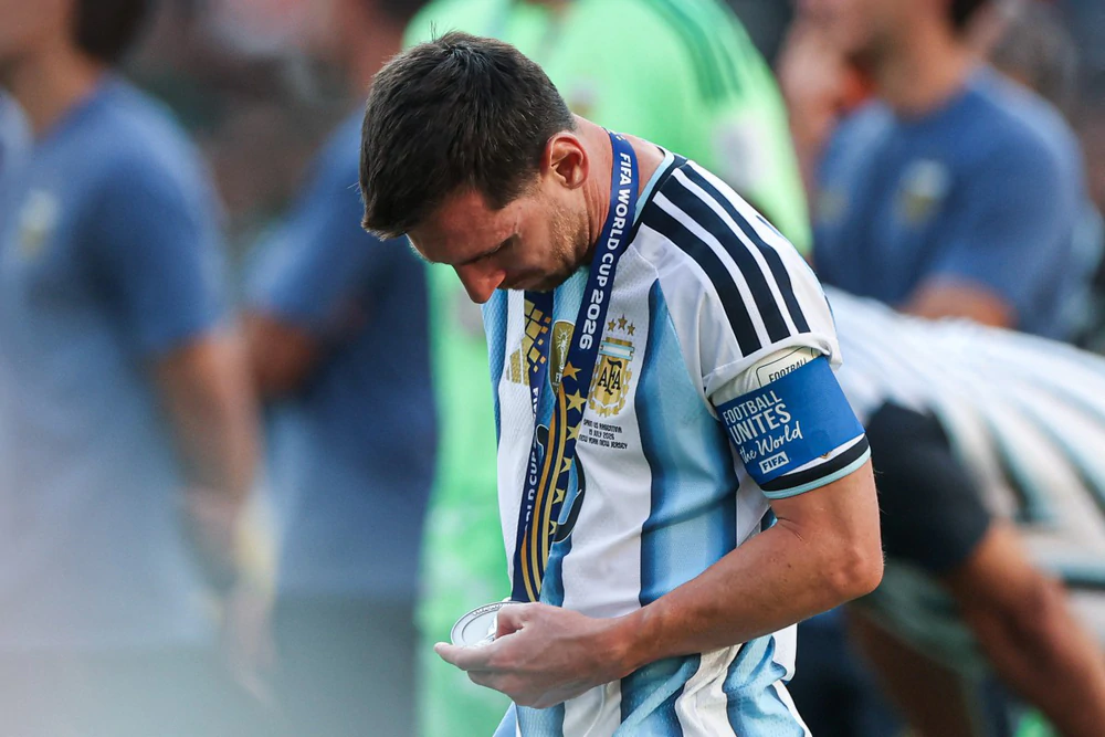 Nỗi buồn của Messi. Ảnh: AFP/TTXVN Nỗi buồn của Messi. Ảnh: AFP/TTXVN