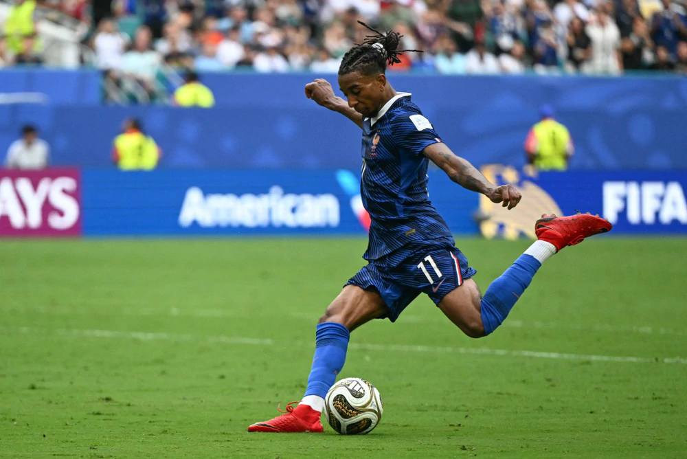 Michael Olise đi vào lịch sử, phá kỷ lục tồn tại 56 năm của Pele tại World Cup - Ảnh 1. Michael Olise đi vào lịch sử, phá kỷ lục tồn tại 56 năm của Pele tại World Cup - Ảnh 1.