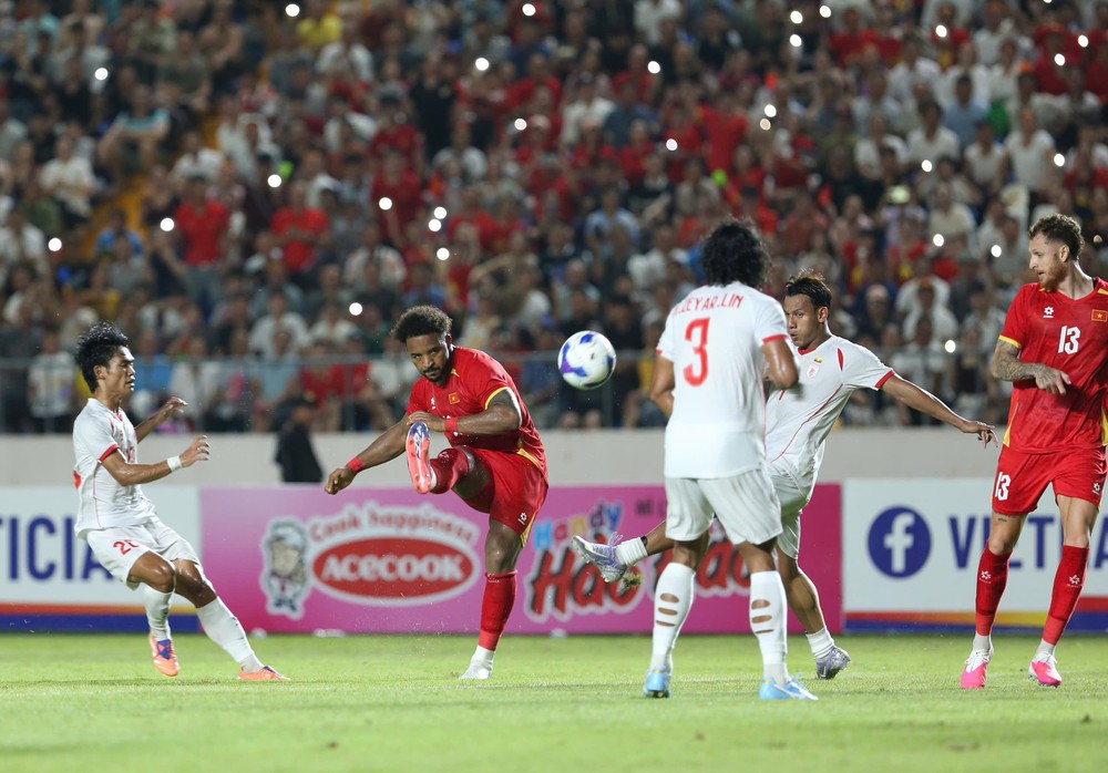 Đội tuyển Việt Nam lấy công bù thủ để chinh phục ASEAN Cup - Ảnh 1. Đội tuyển Việt Nam lấy công bù thủ để chinh phục ASEAN Cup - Ảnh 1.