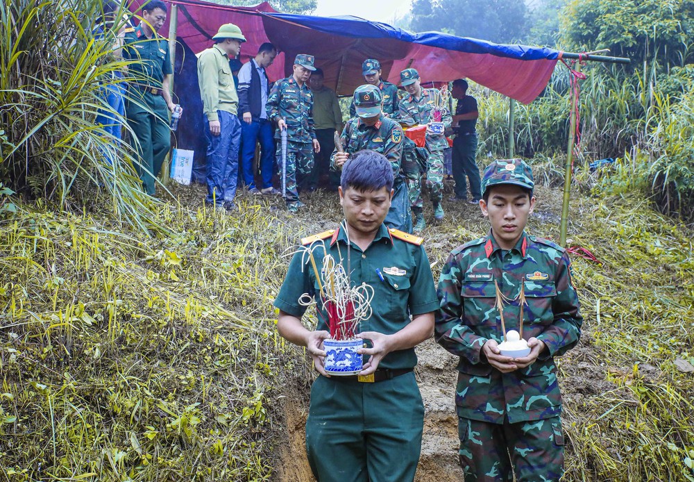 Chiến dịch 500 ngày đêm: Hành trình đưa hai liệt sĩ trở về từ đỉnh đèo Pha Đin - Ảnh 1. Chiến dịch 500 ngày đêm: Hành trình đưa hai liệt sĩ trở về từ đỉnh đèo Pha Đin - Ảnh 1.