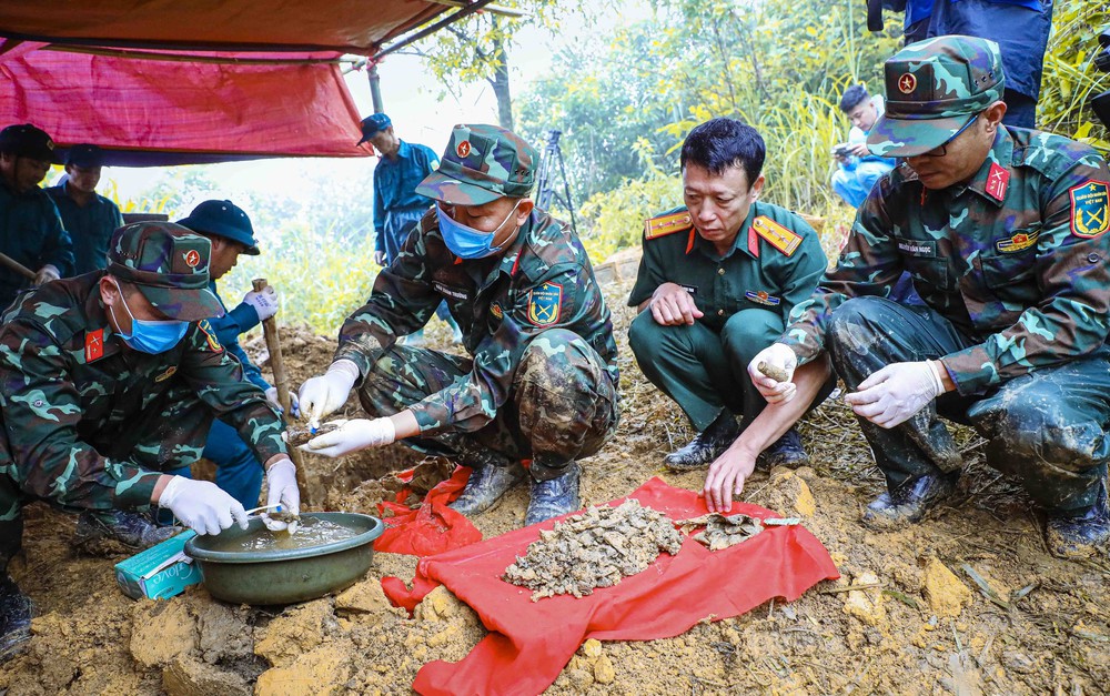 Chiến dịch 500 ngày đêm: Hành trình đưa hai liệt sĩ trở về từ đỉnh đèo Pha Đin - Ảnh 4. Chiến dịch 500 ngày đêm: Hành trình đưa hai liệt sĩ trở về từ đỉnh đèo Pha Đin - Ảnh 4.