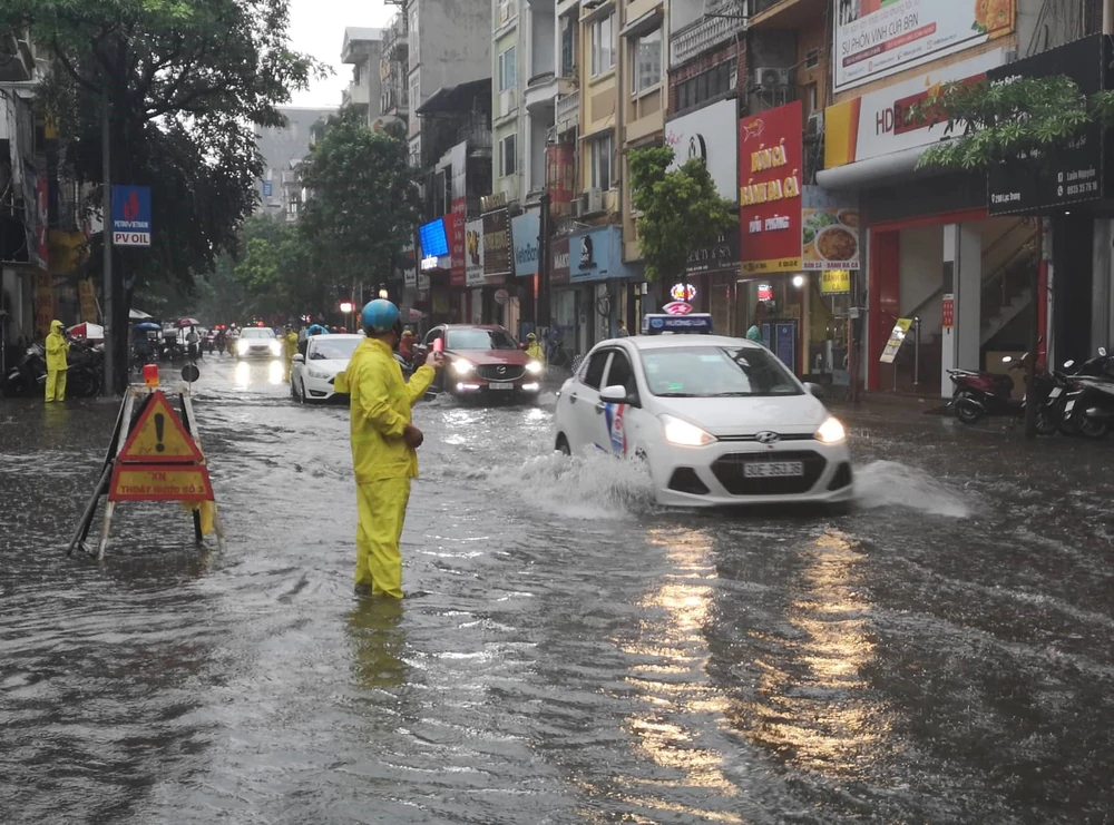 Dự báo thời tiết ngày 20/7: Mưa dông bao trùm Bắc Bộ, Trung Bộ tiếp tục nắng nóng - Ảnh 1. Dự báo thời tiết ngày 20/7: Mưa dông bao trùm Bắc Bộ, Trung Bộ tiếp tục nắng nóng - Ảnh 1.