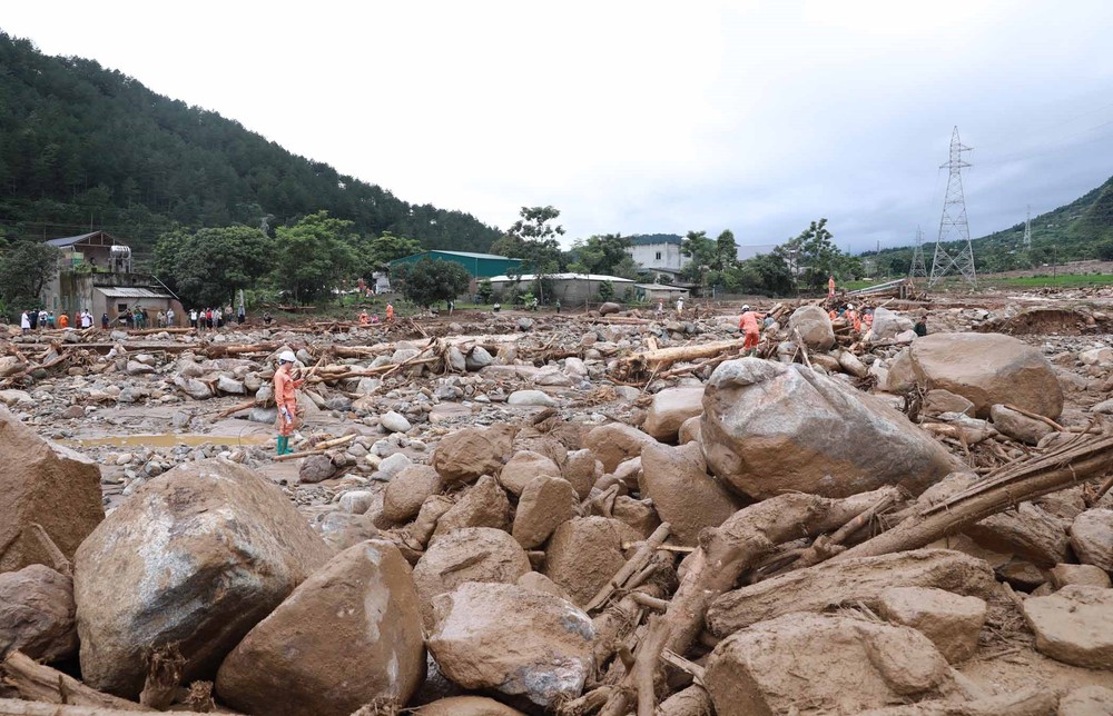 Lai Châu tập trung mọi nguồn lực khắc phục hậu quả lũ quét tại xã Mường Than - Ảnh 18. Lai Châu tập trung mọi nguồn lực khắc phục hậu quả lũ quét tại xã Mường Than - Ảnh 18.