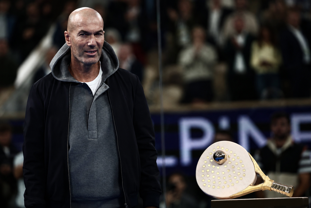 Zidane vừa có thuận lợi, vừa gặp thách thức khi tiếp quản ghế HLV tuyển Pháp từ Didier Deschamps. Ảnh: AFP/TTXVN Zidane vừa có thuận lợi, vừa gặp thách thức khi tiếp quản ghế HLV tuyển Pháp từ Didier Deschamps. Ảnh: AFP/TTXVN