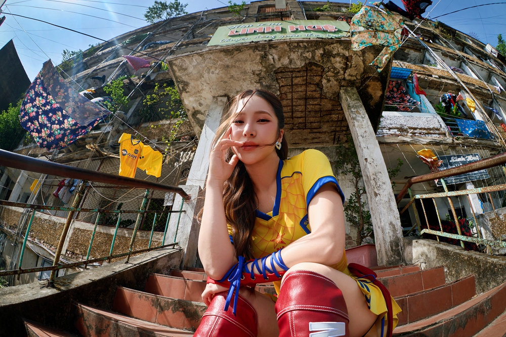 Hương Tràm ra mắt MV “gái NGHỆ”: Mang nguyên thành Vinh vào MV - Ảnh 1. Hương Tràm ra mắt MV “gái NGHỆ”: Mang nguyên thành Vinh vào MV - Ảnh 1.