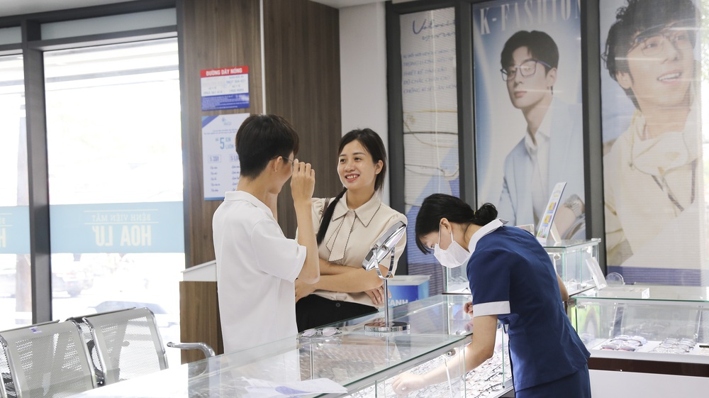 Cắt kính chuẩn y khoa cùng bác sĩ chuyên gia: nâng cao trải nghiệm chăm sóc thị giác - Ảnh 1. Cắt kính chuẩn y khoa cùng bác sĩ chuyên gia: nâng cao trải nghiệm chăm sóc thị giác - Ảnh 1.