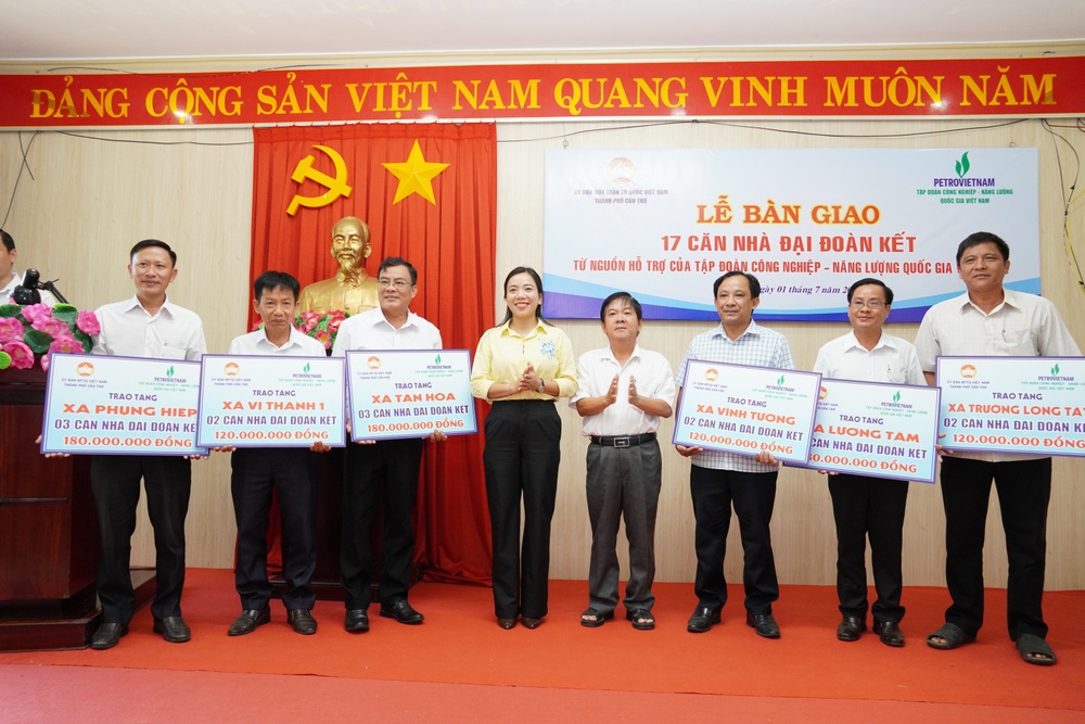 Petrovietnam chung tay dựng mái ấm cho hộ khó khăn tại Cần Thơ - Ảnh 1. Petrovietnam chung tay dựng mái ấm cho hộ khó khăn tại Cần Thơ - Ảnh 1.