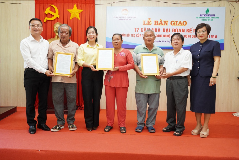 Petrovietnam chung tay dựng mái ấm cho hộ khó khăn tại Cần Thơ - Ảnh 3. Petrovietnam chung tay dựng mái ấm cho hộ khó khăn tại Cần Thơ - Ảnh 3.