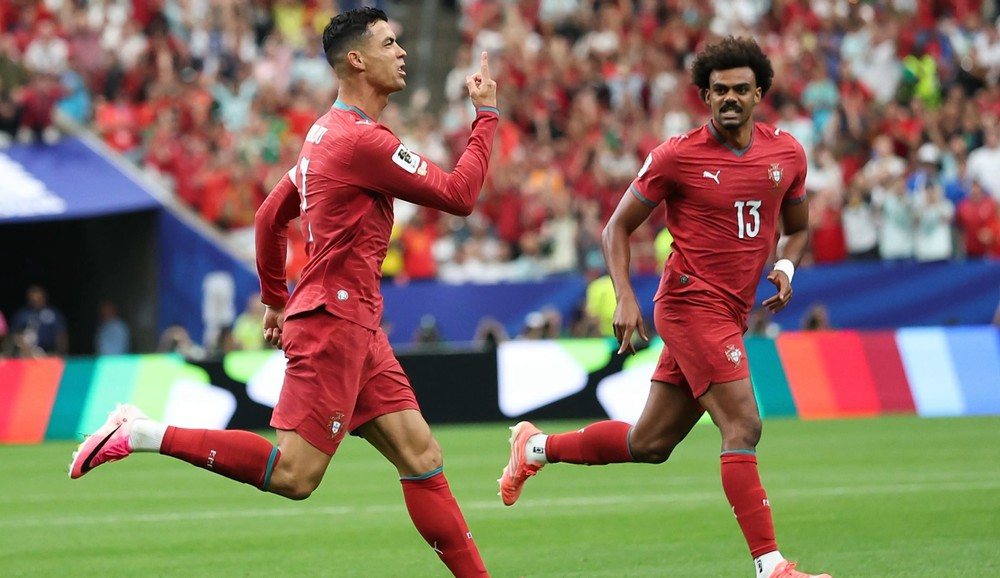 Diễn viên Diễm Hằng: Tôi mong Cristiano Ronaldo cùng đội tuyển Bồ Đào Nha có thể đi thật xa và chạm tay vào chiếc cúp vô địch! - Ảnh 4.