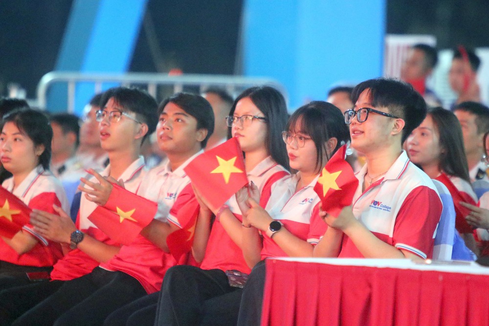 Cầu truyền hình đặc biệt "Rạng rỡ tên Người": Lan tỏa niềm tự hào về Thành phố mang tên Bác - Ảnh 9. Cầu truyền hình đặc biệt "Rạng rỡ tên Người": Lan tỏa niềm tự hào về Thành phố mang tên Bác - Ảnh 9.