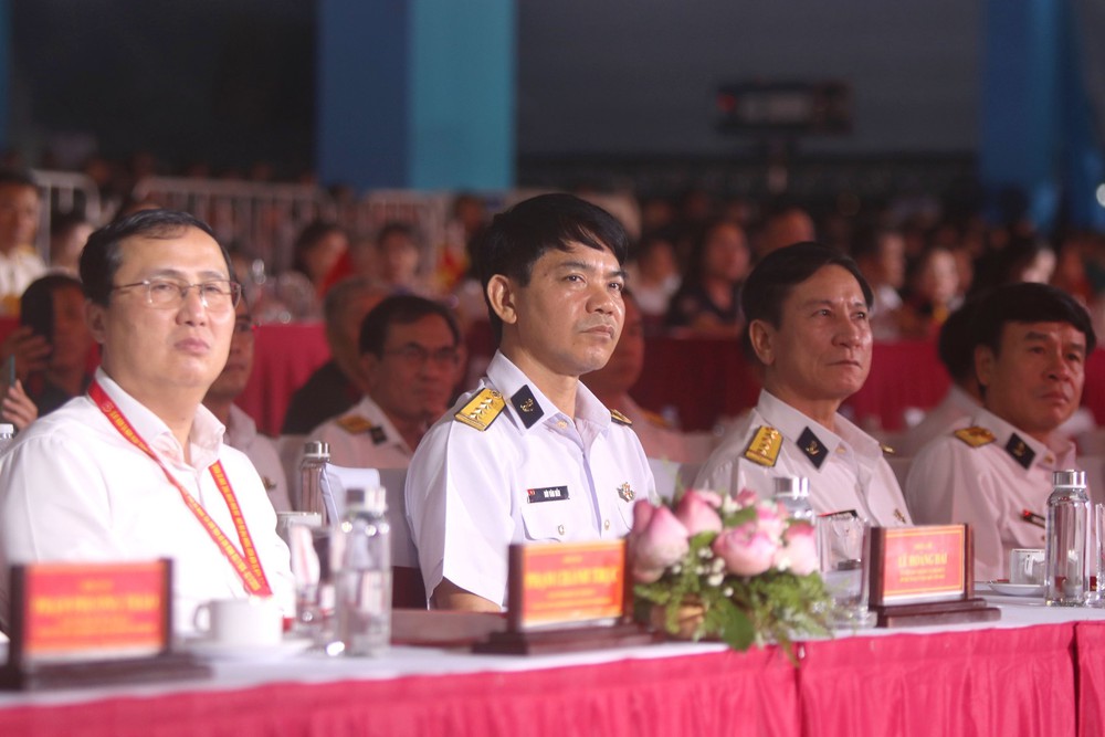 Cầu truyền hình đặc biệt "Rạng rỡ tên Người": Lan tỏa niềm tự hào về Thành phố mang tên Bác - Ảnh 2. Cầu truyền hình đặc biệt "Rạng rỡ tên Người": Lan tỏa niềm tự hào về Thành phố mang tên Bác - Ảnh 2.