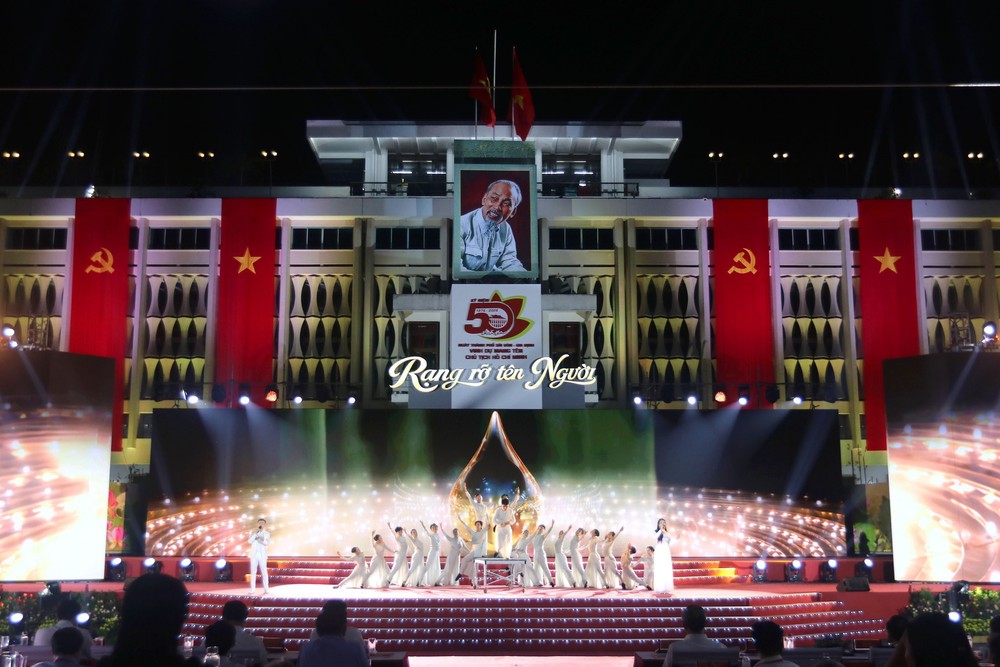 Cầu truyền hình đặc biệt "Rạng rỡ tên Người": Lan tỏa niềm tự hào về Thành phố mang tên Bác - Ảnh 3. Cầu truyền hình đặc biệt "Rạng rỡ tên Người": Lan tỏa niềm tự hào về Thành phố mang tên Bác - Ảnh 3.