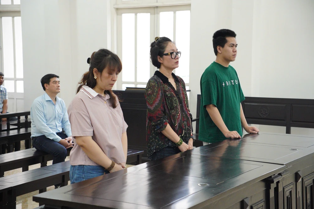 Chủ trang Facebook bán đồ hiệu bị phạt 3 tỷ đồng vì trốn thuế - Ảnh 6. Chủ trang Facebook bán đồ hiệu bị phạt 3 tỷ đồng vì trốn thuế - Ảnh 6.