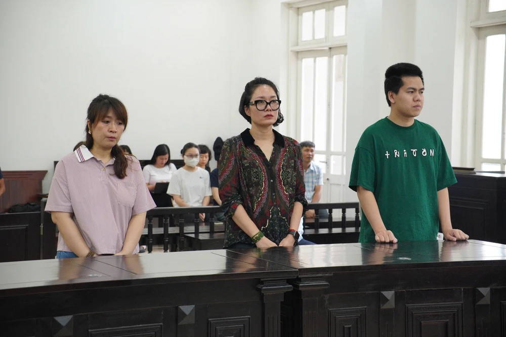 Chủ trang Facebook bán đồ hiệu bị phạt 3 tỷ đồng vì trốn thuế - Ảnh 7. Chủ trang Facebook bán đồ hiệu bị phạt 3 tỷ đồng vì trốn thuế - Ảnh 7.