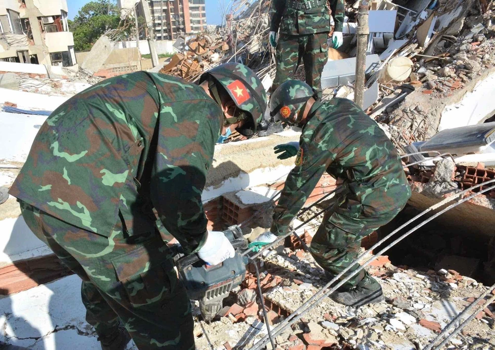Đoàn Việt Nam chạy đua với thời gian tìm kiếm nạn nhân động đất tại Venezuela - Ảnh 7. Đoàn Việt Nam chạy đua với thời gian tìm kiếm nạn nhân động đất tại Venezuela - Ảnh 7.