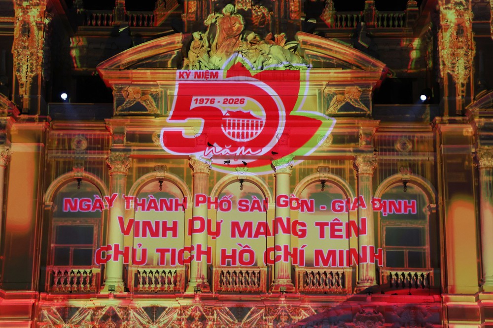 Biểu diễn nghệ thuật và trình chiếu 3D Mapping mừng 50 năm Thành phố mang tên Bác - Ảnh 1. Biểu diễn nghệ thuật và trình chiếu 3D Mapping mừng 50 năm Thành phố mang tên Bác - Ảnh 1.