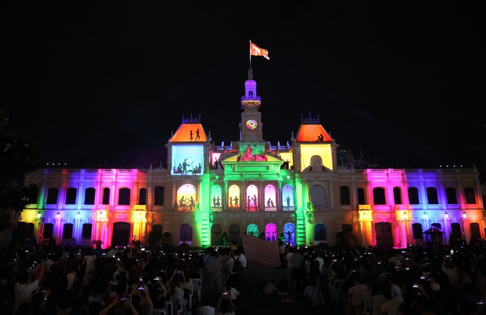 Biểu diễn nghệ thuật và trình chiếu 3D Mapping mừng 50 năm Thành phố mang tên Bác - Ảnh 3. Biểu diễn nghệ thuật và trình chiếu 3D Mapping mừng 50 năm Thành phố mang tên Bác - Ảnh 3.