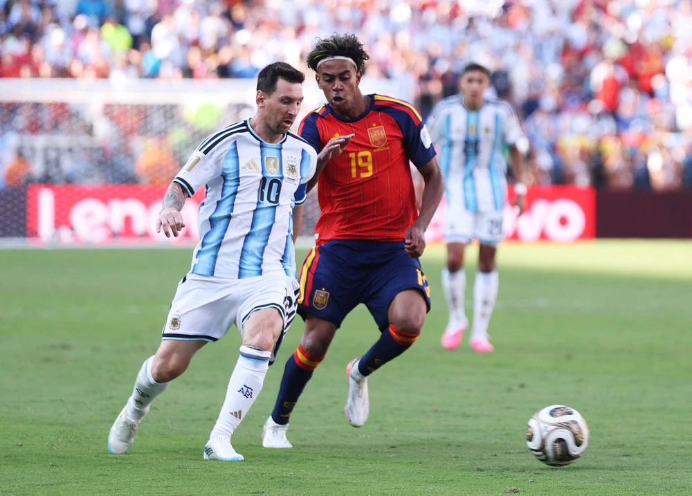 Yamal an ủi Messi: khoảnh khắc đẹp khép lại chung kết World Cup 2026 - Ảnh 3. Yamal an ủi Messi: khoảnh khắc đẹp khép lại chung kết World Cup 2026 - Ảnh 3.