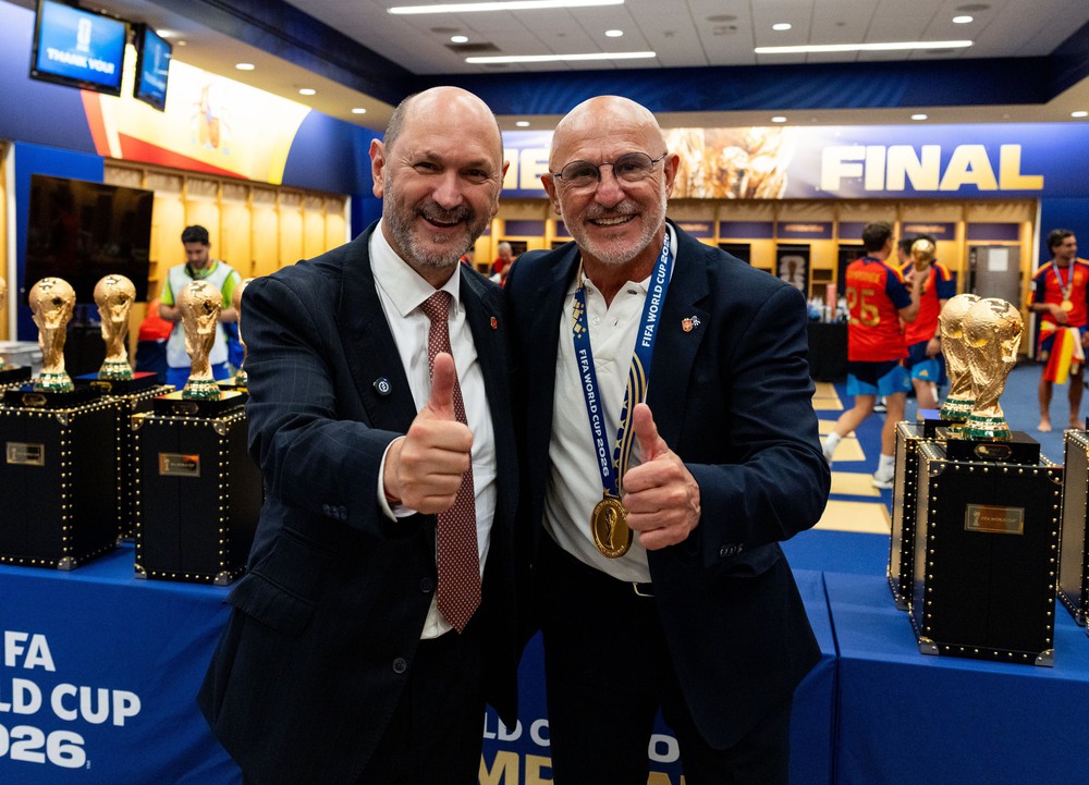 ĐT Tây Ban Nha nhận món quà chưa từng có sau chức vô địch World Cup từ Chủ tịch FIFA - Ảnh 2. ĐT Tây Ban Nha nhận món quà chưa từng có sau chức vô địch World Cup từ Chủ tịch FIFA - Ảnh 2.