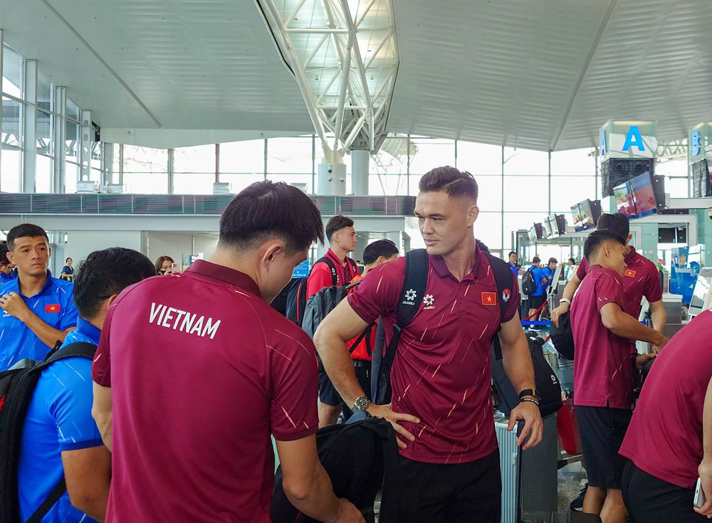 Đội tuyển Việt Nam sang Thái Lan, sẵn sàng bảo vệ ngôi vương ASEAN Cup - Ảnh 1. Đội tuyển Việt Nam sang Thái Lan, sẵn sàng bảo vệ ngôi vương ASEAN Cup - Ảnh 1.