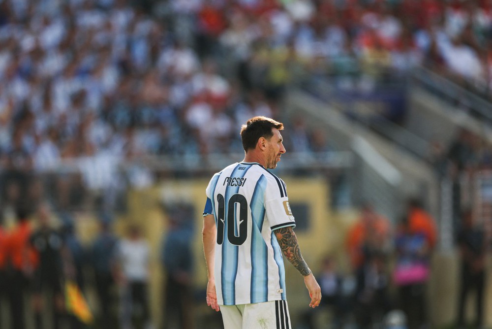 Nỗi cô đơn của Messi. Ảnh: AFP/TTXVN Nỗi cô đơn của Messi. Ảnh: AFP/TTXVN